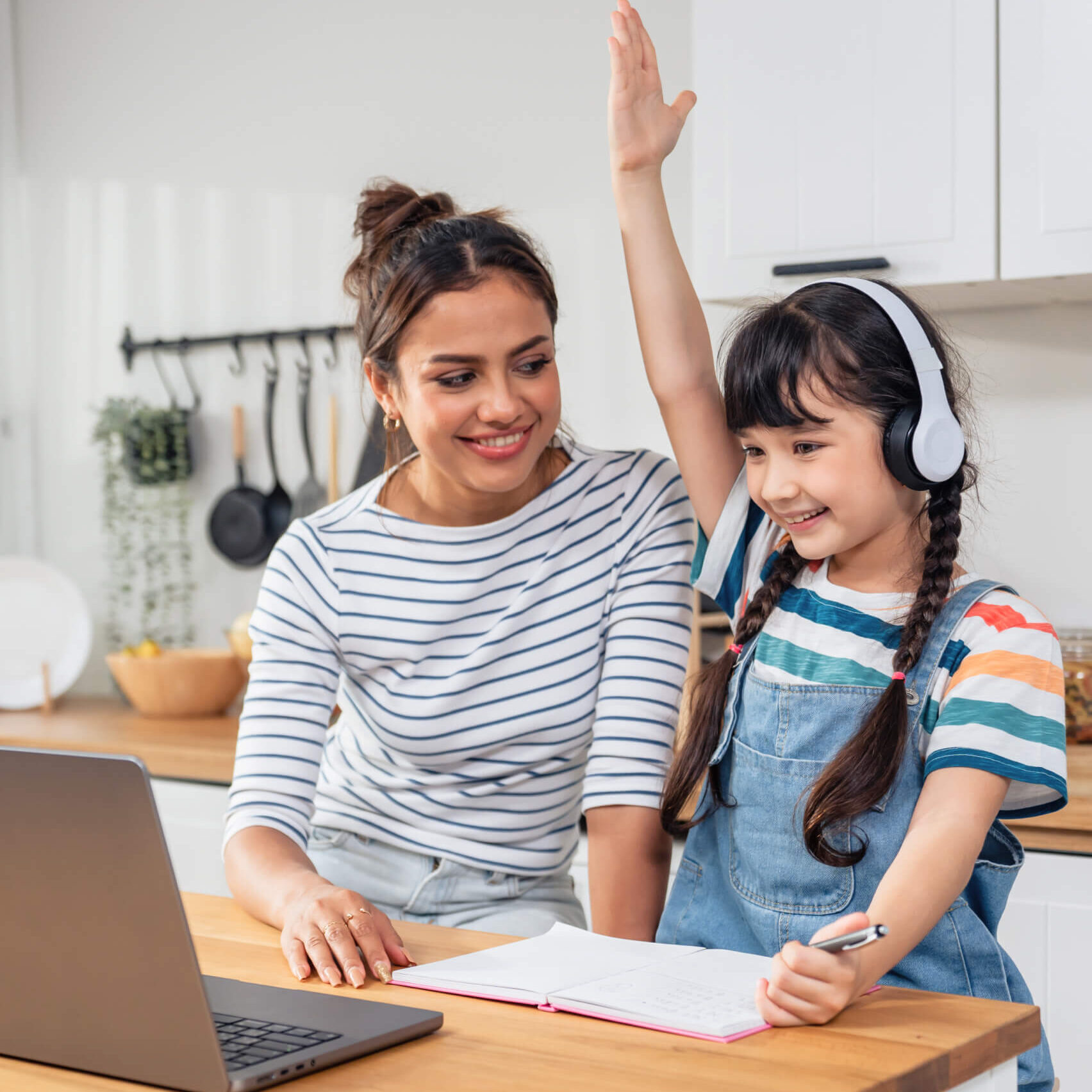 Imagen 14 de escuela pública en línea vs tradicional (nombre Greater Parent Engagment@3x e1707510513781)