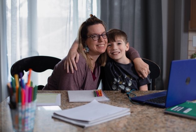 Cómo el aprendizaje flexible en línea mejora los resultados de los alumnos y el bienestar familiar