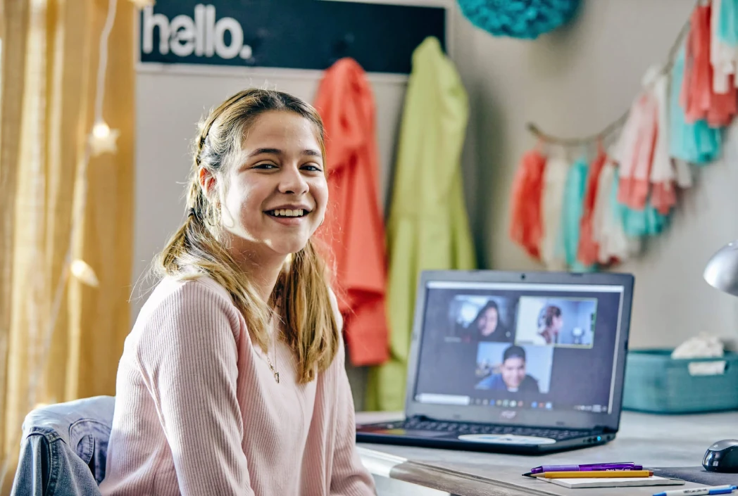 Do Online Students Work on Group Projects? How Collaboration Works Online